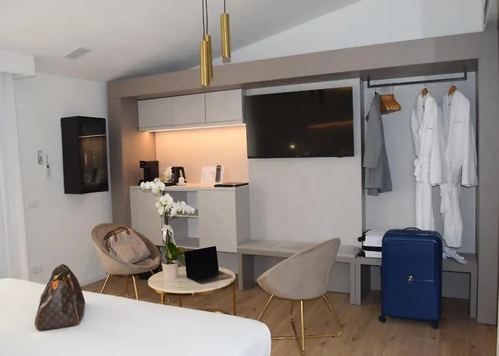 Chic & Charme Luxury Bed & Breakfast